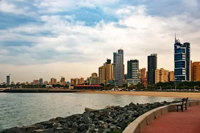 Kuwait's non-oil businesses continue to grow but employment stagnates