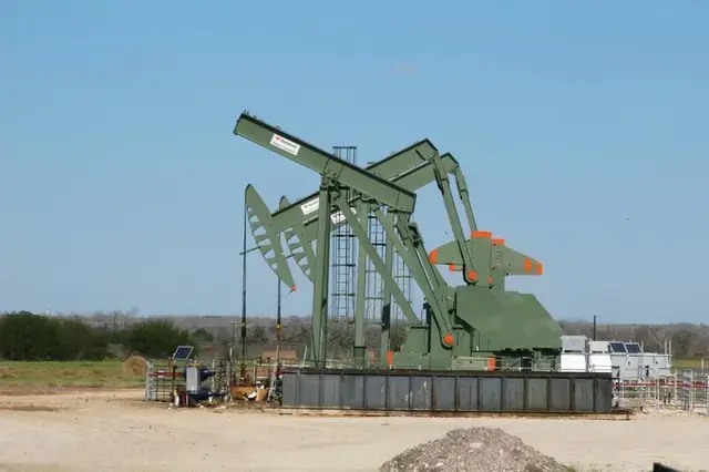 Oil steadies as uncertainty over US-Iran talks keeps markets on edge
